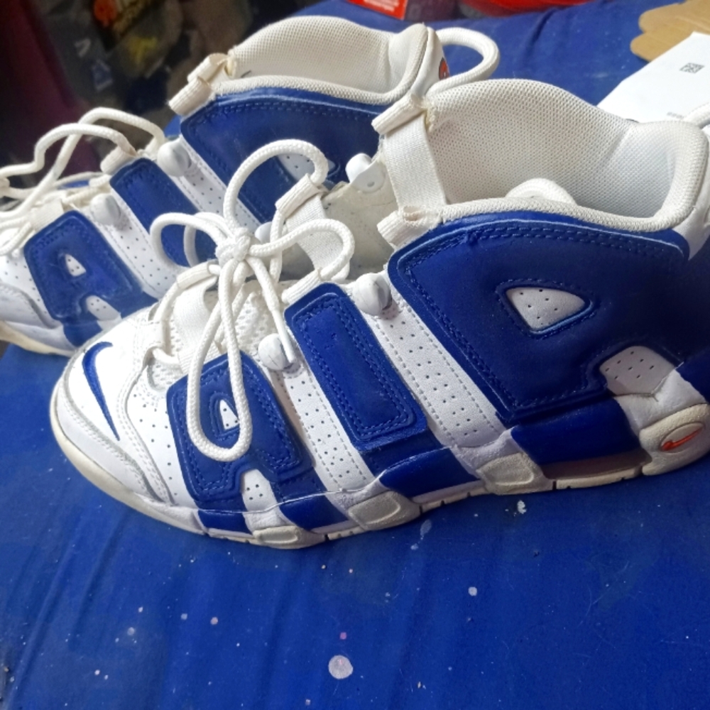 Nike A I R